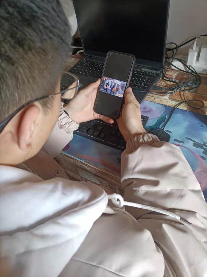 说明: C:\Users\Zhao\Desktop\WilliamHill中文官方网站组织师生收看《德耀中原—第八届河南省道德模范颁奖仪式 》\19智科李沛航.jpg 说明: C:\Users\Zhao\Desktop\WilliamHill中文官方网站组织师生收看《德耀中原—第八届河南省道德模范颁奖仪式 》\19智科李沛航.jpg