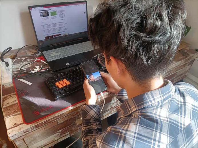 说明: C:\Users\Zhao\Desktop\WilliamHill中文官方网站组织师生收看《德耀中原—第八届河南省道德模范颁奖仪式 》\20软工2班杨林园.jpg 说明: C:\Users\Zhao\Desktop\WilliamHill中文官方网站组织师生收看《德耀中原—第八届河南省道德模范颁奖仪式 》\20软工2班杨林园.jpg